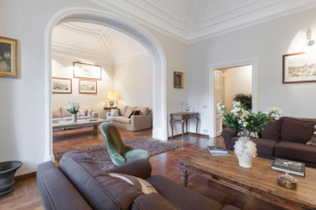 Amazing 4 bedrooms apartment with garden Rome